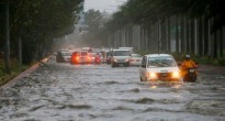 Lái xe qua vùng ngập nước: Khi nào nên dừng lại trước khi quá muộn?